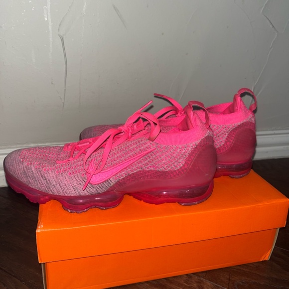 Pink Nike Air Vapormax 2021 FX - Picture 3 of 6